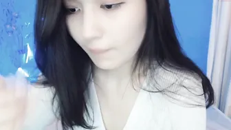 liraia adult skin masturbates with fingers