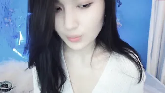 liraia adult skin masturbates with fingers