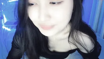 liraia sweet and attractive babe masturbates