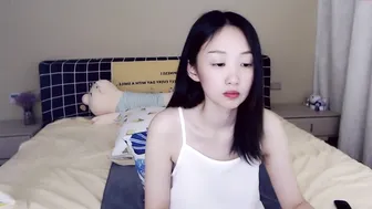 little_princess6 beauty pulls the clitoris with a vibrator
