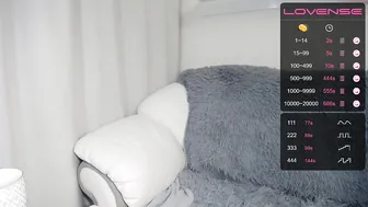 koketka19 black-haired babe jerks off her cunt