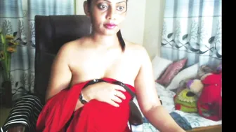 nahar30 cute chick gently pulls pussy