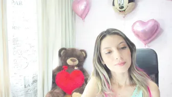 jessica_harrys fucks herself in pink dildo