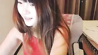 jointotoro big tit babe pulls clit