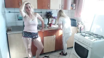 iuliana32 Dark haired beauty