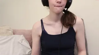 its_lily shows pussy