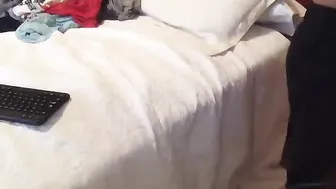 ironbutterfly69 busty hottie gently jerks her cunt