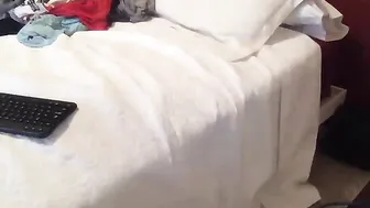 ironbutterfly69 busty hottie gently jerks her cunt