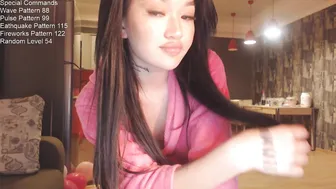 japanlitty fucks herself on the sofa