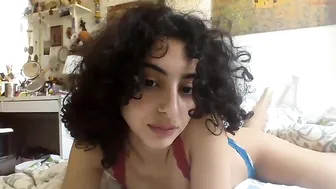 jadebabyxx gorgeous chick caresses shaved cunt