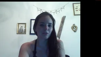 idkfuckme1222 busty harlot fingering pussy