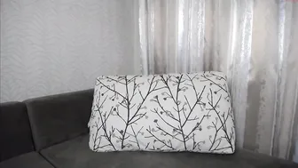 ikipop Sultry brunette