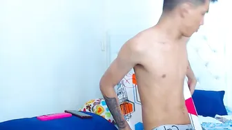 cum_friends busty bitch cums