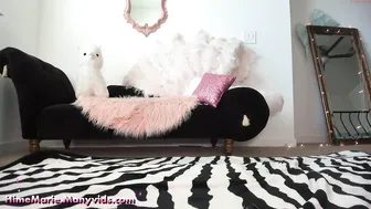 himexmarie tempting chick fingering pussy