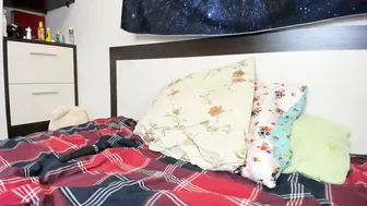 howtoreachorgasm hot prostitute masturbating pussy with her hand