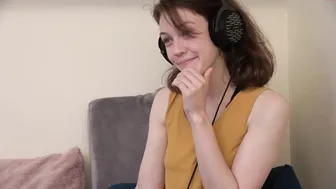 its_lily big boobed chick jerking off her cunt