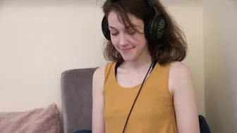 its_lily big boobed chick jerking off her cunt