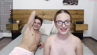 huntingjewels_xxx busty babe fucks herself in her pussy
