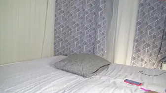 infinite_reality beauty fucks herself in front of the webcam