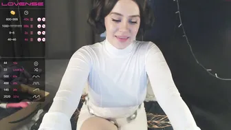 i_esus skinny bitch jerks pussy with dildo