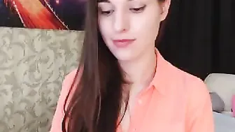 jenny_dove mature slut pulls pussy while lying in a chair