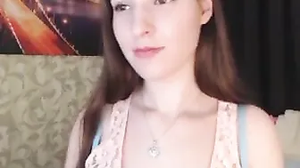 jenny_dove beauty is resting with pussy