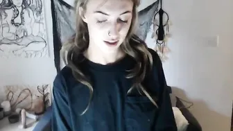 highfrequency slut shows his designed holes