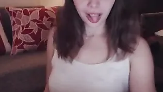 ivyontheqt busty  cam girl  masturbates cunt