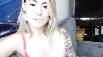 imperialkiss cute girl shows the body