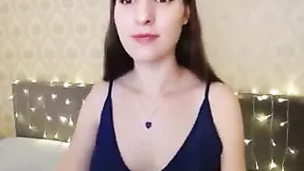 jenny_dove cute queen sucking penis