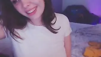 ivyontheqt lustful slut fucks her pussy with a phallus