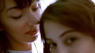 Naomi Dee  Breathtaking curva