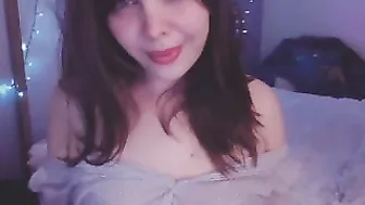 ivyontheqt busty babe gently caresses her pussy