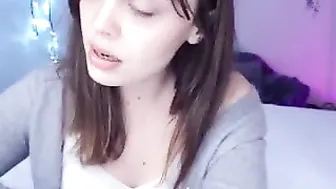 ivyontheqt sweet lady caresses rubber penis