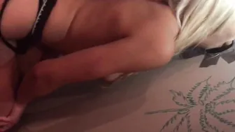 chrisstrokesxxx puts his fingers in the ass