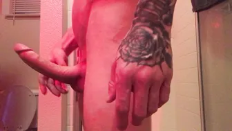 chrisstrokesxxx hot babe fucks shaved holes