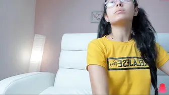 lilicarter_ shows her pussy on the chair
