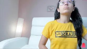 lilicarter_ shows her pussy on the chair