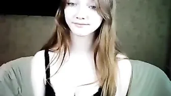 mia_lexus busty slut fucks pussy in the shower