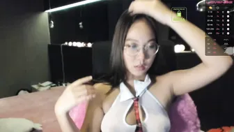lil_mayaa cumming heavily before webcam
