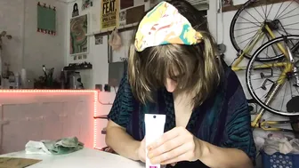 lennonzest experienced woman paws lips sex