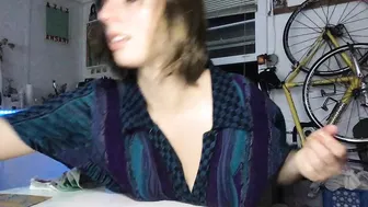 lennonzest experienced woman paws lips sex