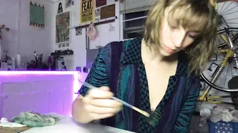 lennonzest experienced woman paws lips sex