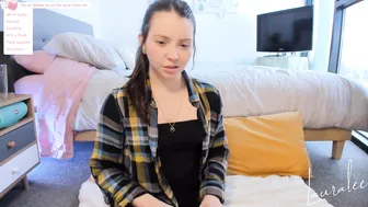 laura_lee cute doll gives her pussy a dildo