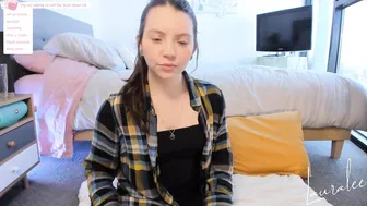 laura_lee cute doll gives her pussy a dildo