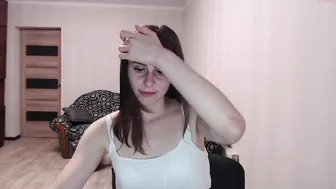 pretty_mollly pulls hand clit