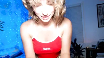 lennonzest gorgeous bitch chatting in fries