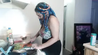 lia_bluemoon cheeky busty bitch