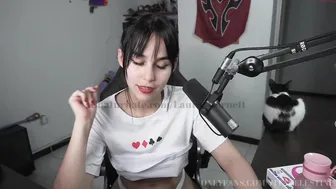 laura_cornett petite hottie passionately jerks off her cunt