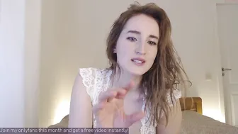laila_laurent crazy chick caresses natural tits